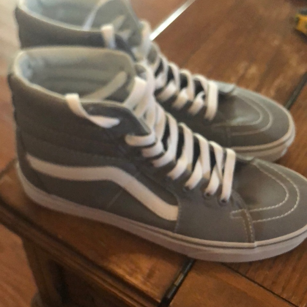 NWOT never worn high top vans